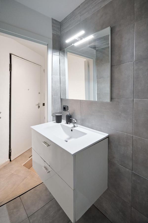 Xenia - Nuovo In Zona Tranquilla Appartamento Milano